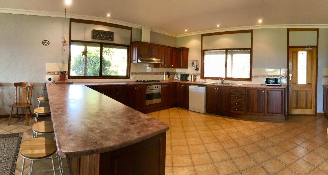 Bee'S Place - 3 Bedroom Home On 10 Acres Of Land With Distant Ocean Views Emu Bay Extérieur photo