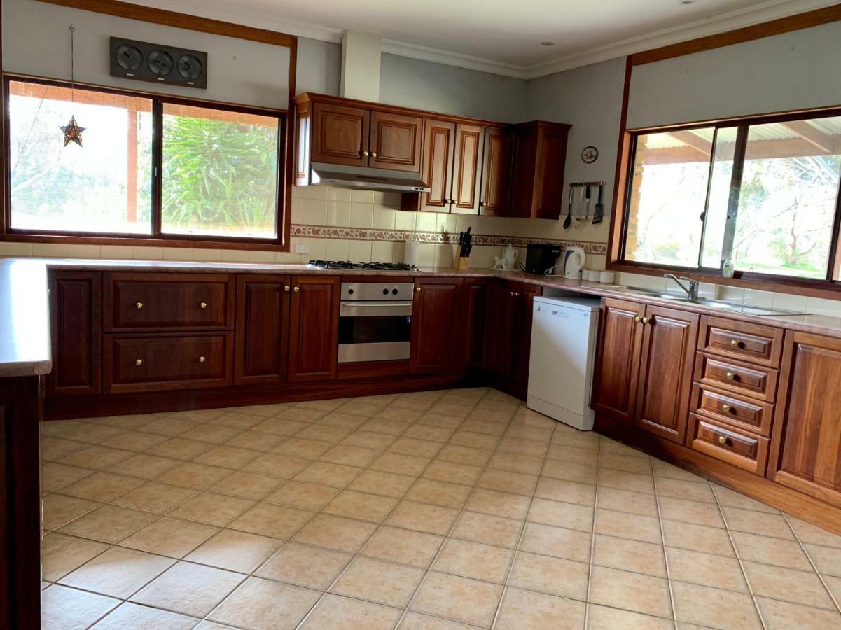 Bee'S Place - 3 Bedroom Home On 10 Acres Of Land With Distant Ocean Views Emu Bay Extérieur photo